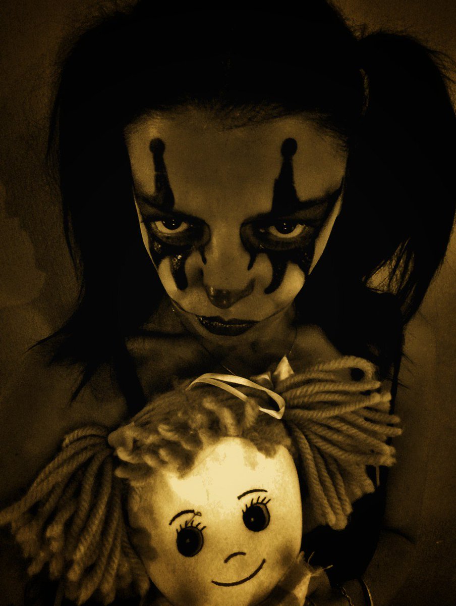 lanenasvaria's tweet photo. #Halloween #Clown https://t.co/3oCbCgLMPd