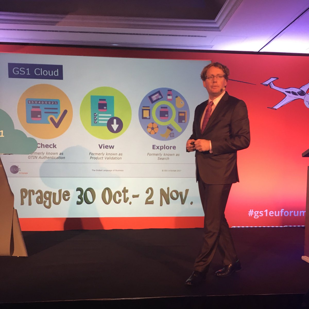 Dianadebernardy's tweet photo. @Robert_Beideman resume the #gs1cloud concept in three steps check GTIN / View PRODUCT VALIDATION / explore SEARCHable @gs1 https://t.co/HgJT414SRi