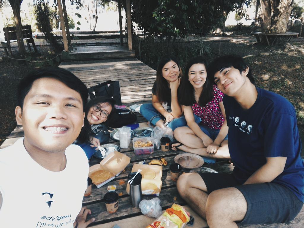 jmbayzon's tweet photo. "The more you grow in the grace the more you grow in the faith."
Team Butuan 2017! #squadgoals #acceptgrace #extendgrace #keepkeeps https://t.co/ZgXyeZEwWc