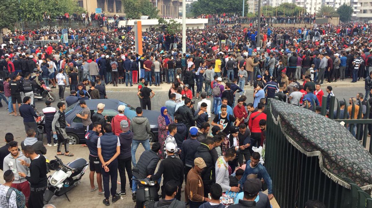 aminabern's tweet photo. En direct du #cmedv! À qui la faute?! #WACAHLY #BORDEL #FMRF 😰 https://t.co/EctR0EVc9k