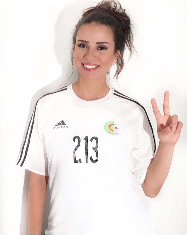 sara_lalama's tweet photo. وطني يا أمي الحنون وطني يا أخلص صديق
مريتي في وسط النار وحاربتي الإستعمار
يا جزاير الأبطال يحميكي رب الكون ،،هده هي بلادي بلد المليون شهيد https://t.co/E5Bg8qrSQm