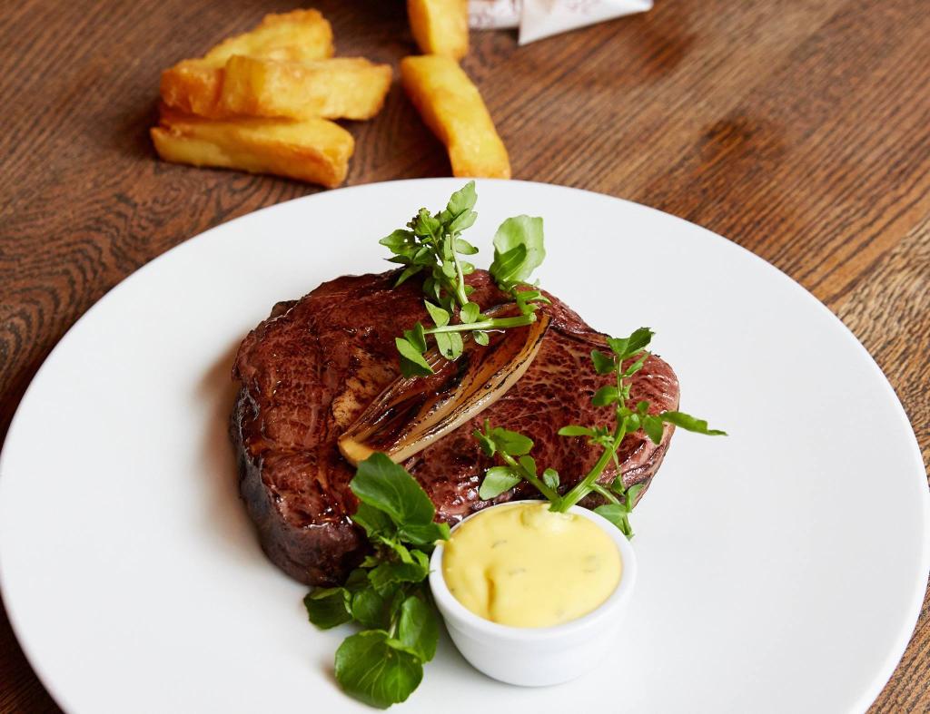 OpenTableUKI's tweet photo. #DealOfTheDay: Rib eye steak, side &amp; a glass of wine for £21.50 at @2850Restaurant - https://t.co/XWmHHAlzoU https://t.co/skgZPiy1wq