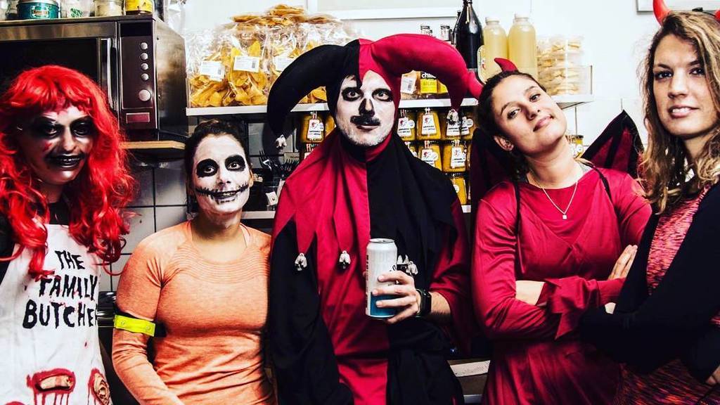 There is no sound quite like the one; Of trick-or-treaters on the run. 👻
🔸
Yesterday's halloween run was a scary s… ift.tt/2lEUsiK