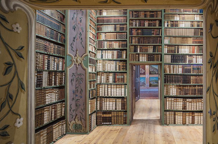 albertommoral's tweet photo. Reinhard Görner pasa casi 10 años fotografiando las bibliotecas más bellas del mundo https://t.co/SoXcwf3BHN #DesignThinking #book #Reading https://t.co/Ps9i80Iisn