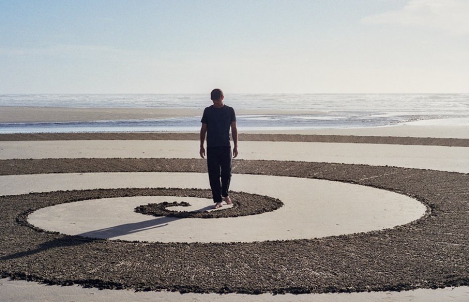 KONKSTYLE's tweet photo. New #topics on Konk.it #Blog: ‘Una tela di Sabbia’. Enjoy! #sand #landart #artdesign #JimDenevan #shellstyle #shelldesign #artbloggers https://t.co/5svc6cvNM6