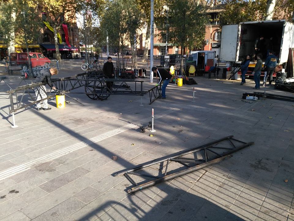 com_tpv's tweet image. Le chapiteau du #tpvtoulouse se monte petit à petit #placestpierre 😊 rdv demain pour l'inauguration ! #Toulouse