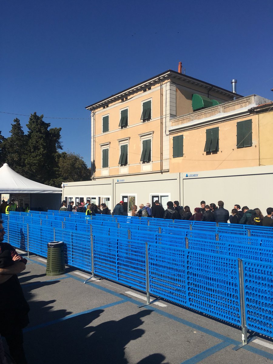 jeffreyedcarter's tweet photo. #luccagames 3 hour queue for tickets #absolutejoke https://t.co/ZFJkWAe1mh