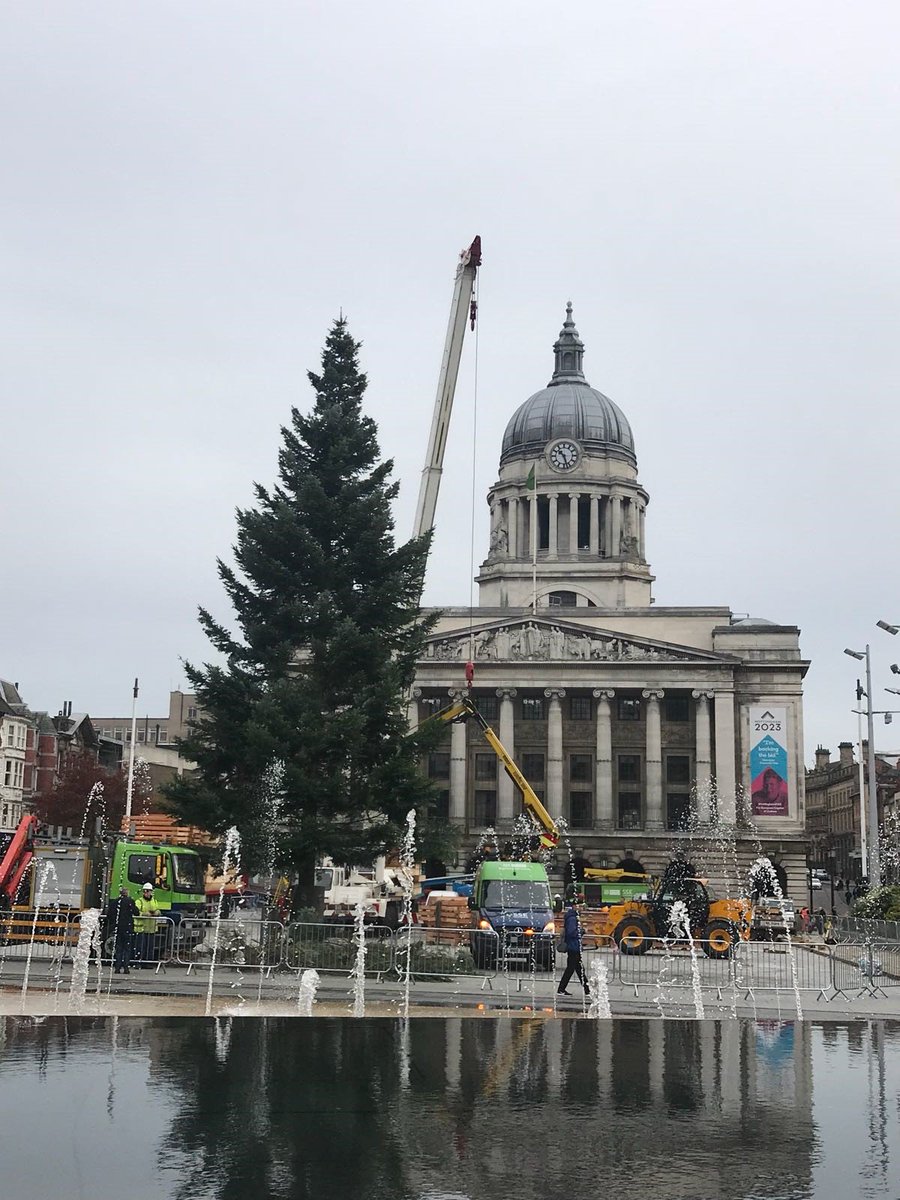 MyNottingham's tweet image. Look what&apos;s arrived in Old Market Square #Nottingham 👀🎄This year&apos;s 60ft #Christmas tree will be decorated with 4,000 fairy lights ✨✨