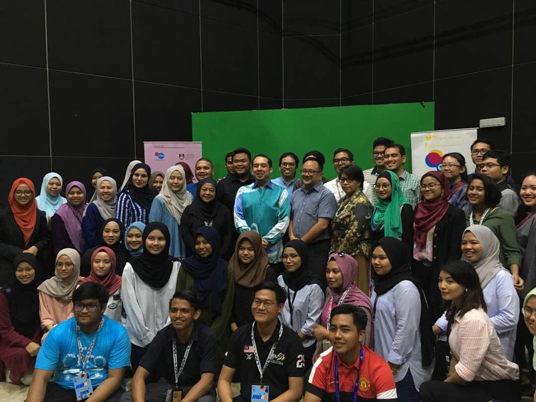 smfkpmuitm's tweet photo. Thank you Dato’ Seri Nazifuddin for coming to officiate the closing ceremony of #MCoC17 #CFMKSS8 👏🏼👏🏼🎉🎉
Will see you guys again soon! https://t.co/byfPljeB1I