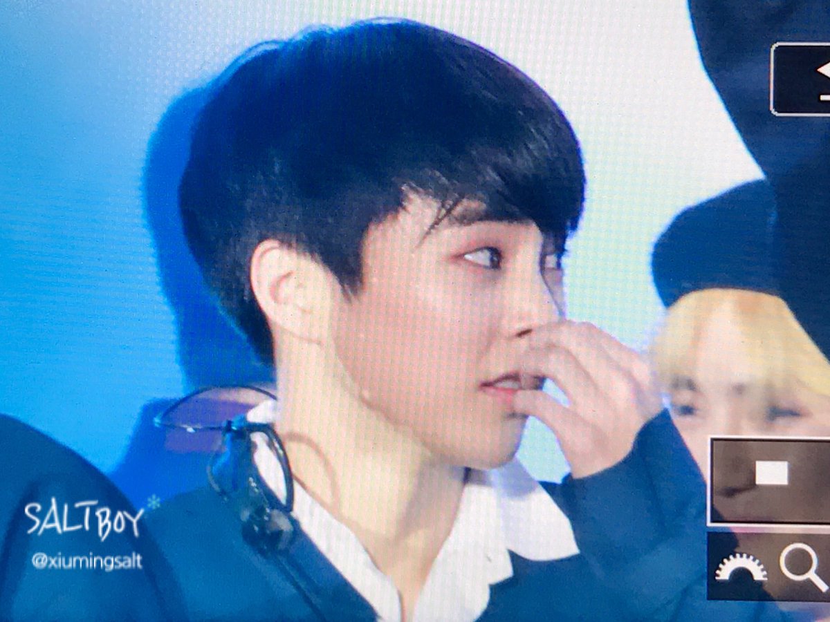 xiumingsalt's tweet photo. 171101 광화문 G-100 콘서트 
베리라인♥️
#시우민 #XIUMIN https://t.co/ZPKDDksw6W