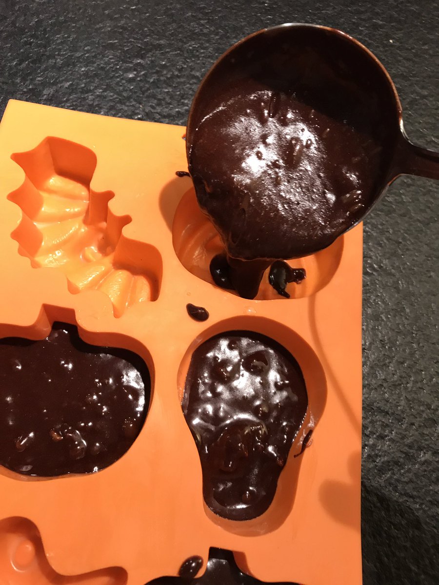 artbcn's tweet photo. #artbcnFOOD • #artbcnPICS • #HappyHalloween • #Halloween • #Halloween17 • #Halloween2017 • #brownie • #homemadehalloween https://t.co/L1LmbITe3J