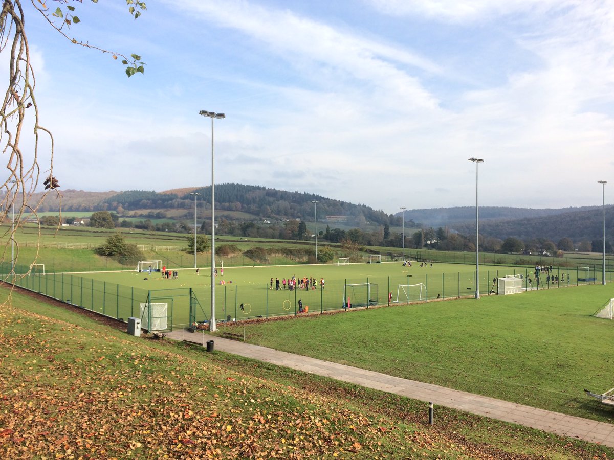 MonGirlsSport's tweet photo. Another busy day of #hockey with #GoCre8 coaching clinics for Y3-9! https://t.co/mTbaknL59N