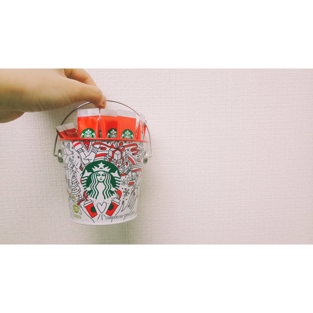 tanaka_reika's tweet photo. スタバにいらなくなった本を渡すと、視覚障害の方に、オーディオブックになって、届けられるんだって✨素敵な取り組み!
#スターバックス
#bookfortwo https://t.co/RktOb7cFcK