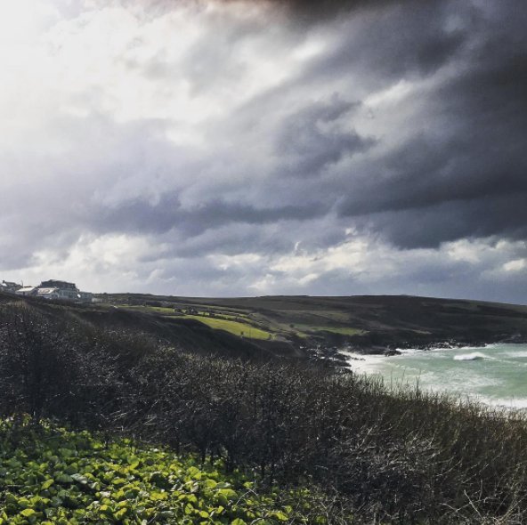 CrantockBay_'s tweet photo. We love how our unique view changes with the #Cornish weather - from sunshine and storms, to sea mist and rainbows, every day is different! https://t.co/3KJFzDGnNZ