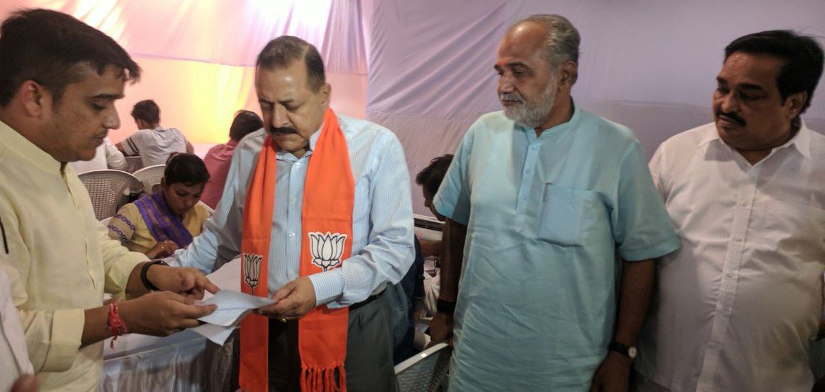 DrJitendraSingh's tweet photo. Also visited @BJP4Surat Call Center setup in the run-up to the #GujaratElections. https://t.co/GdmalSP9RE