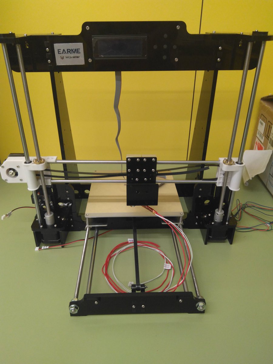 EscolaElsPins's tweet photo. Gracies a @weareLetSMake poc a poc va agafant forma! Amb ganes d'estrenar-la #PinsMaker #3D #printing #TAC #InnovacionEducativa https://t.co/G6Rd0O3Irv