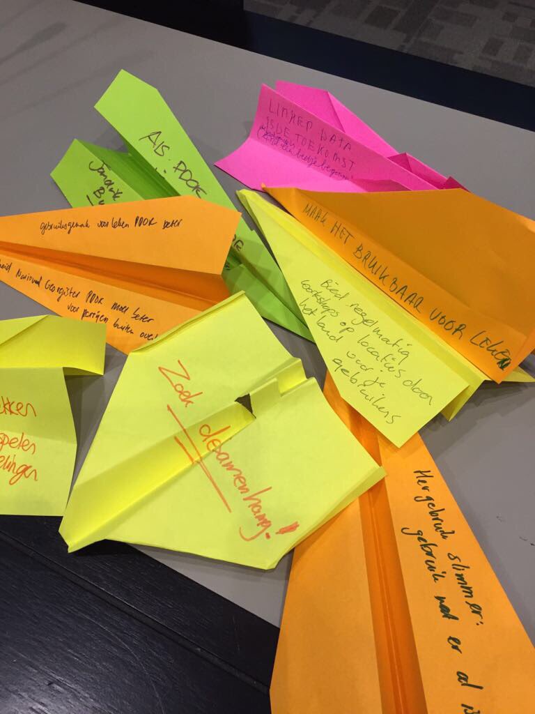 BGTweb's tweet image. Make geo-registraties work! Input leveren per vliegtuig op het #GGF17 #BGT #basisregistraties #PDOK