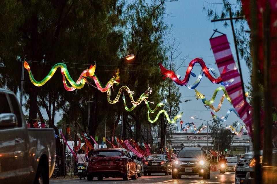 ReviewKK's tweet photo. มาเด้อออออ
ลอยกระทงสีฐาน 2560
1-3 พ.ย.นี้ที่ บึงสีฐาน มข. ที่เดิม
กิจกรรมเเน่นเอี๊ยด!!
cr.กองสื่อสารองค์กร มข.

#รีวิวขอนแก่น #รีวิวอีสาน https://t.co/zGk9PZK0La