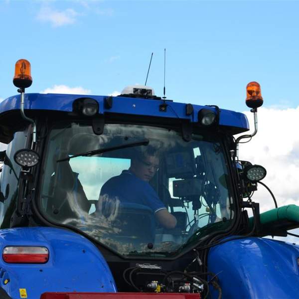 Trekkerweb's tweet photo. Agrometius onthult Trimble noviteiten op Agritechnica https://t.co/NsQSP7ZFFB https://t.co/eG6kWa458H