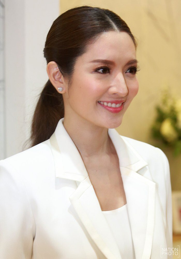 nnoophilaa's tweet photo. สวยทั้งกาย พร้อมทั้งวาจา งามทั่งใจ ผู้หญิงแบบนี้หาไม่ได้ง่ายๆ และการตัดสินใจครั้งนี้ถือว่าดีที่สุดแล้ว #แอฟทักษอร https://t.co/0HM3n2YtUa