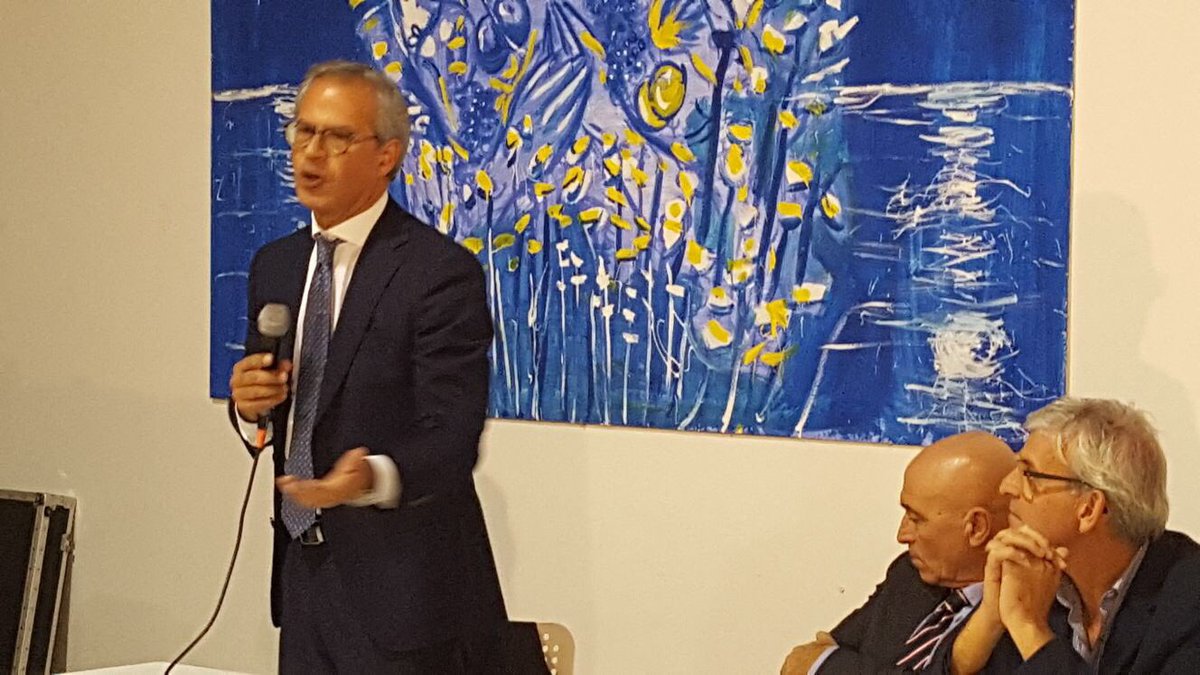 SalvoCicu's tweet photo. Il mio abbraccio con @Musumeci_Staff per sostenere un grande progetto @DiventeraB e @AlessandArico #Sicilia @forza_italia .Uomini capaci !!! https://t.co/zaSimtpa52