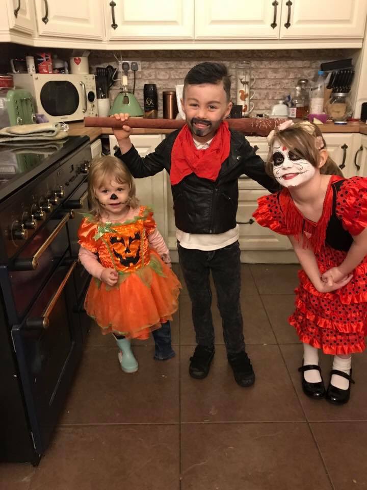 LifeAfterGreg's tweet photo. @JDMorgan eanie, meanie, minie, moe!! Your 'biggest' little fan!! https://t.co/a5UpuU7441