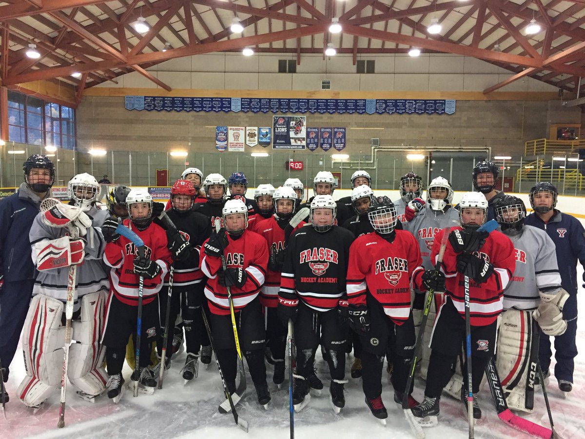 Thank you to <a href="/jakechiasson19/">jake chiasson</a> #Stanky #Bentham for coming to the Grade 8 session this AM #takeyourkidtoworkday #rolemodels <a href="/YHA_Lions/">YHA_Lions</a>