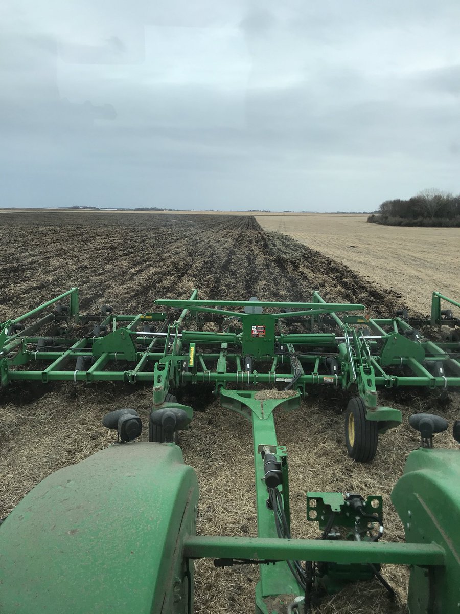 jmgoblish99's tweet photo. Turn it black! Maybe 2018 will be better than this year! Tough to beat! @Asgrow_DEKALB @DKAS_Minnesota #MyFarmMyYield #yieldhunt17 #Contest https://t.co/H7g7tCQAvy