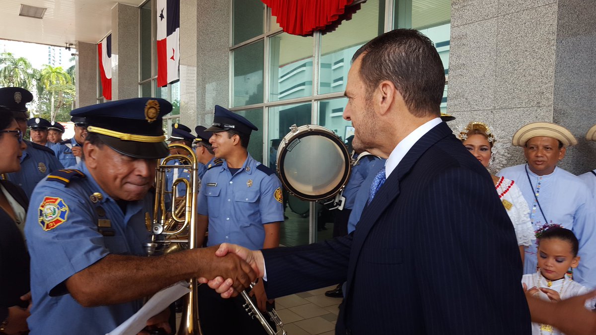 Gracias a la Banda Musical del Benemérito <a href="/BCBRP/">Bomberos De Panamá</a> por celebrar junto a la <a href="/ContraloriaPma/">Contraloría General de la República de Panamá</a> estos 114 años de vida Republicana.