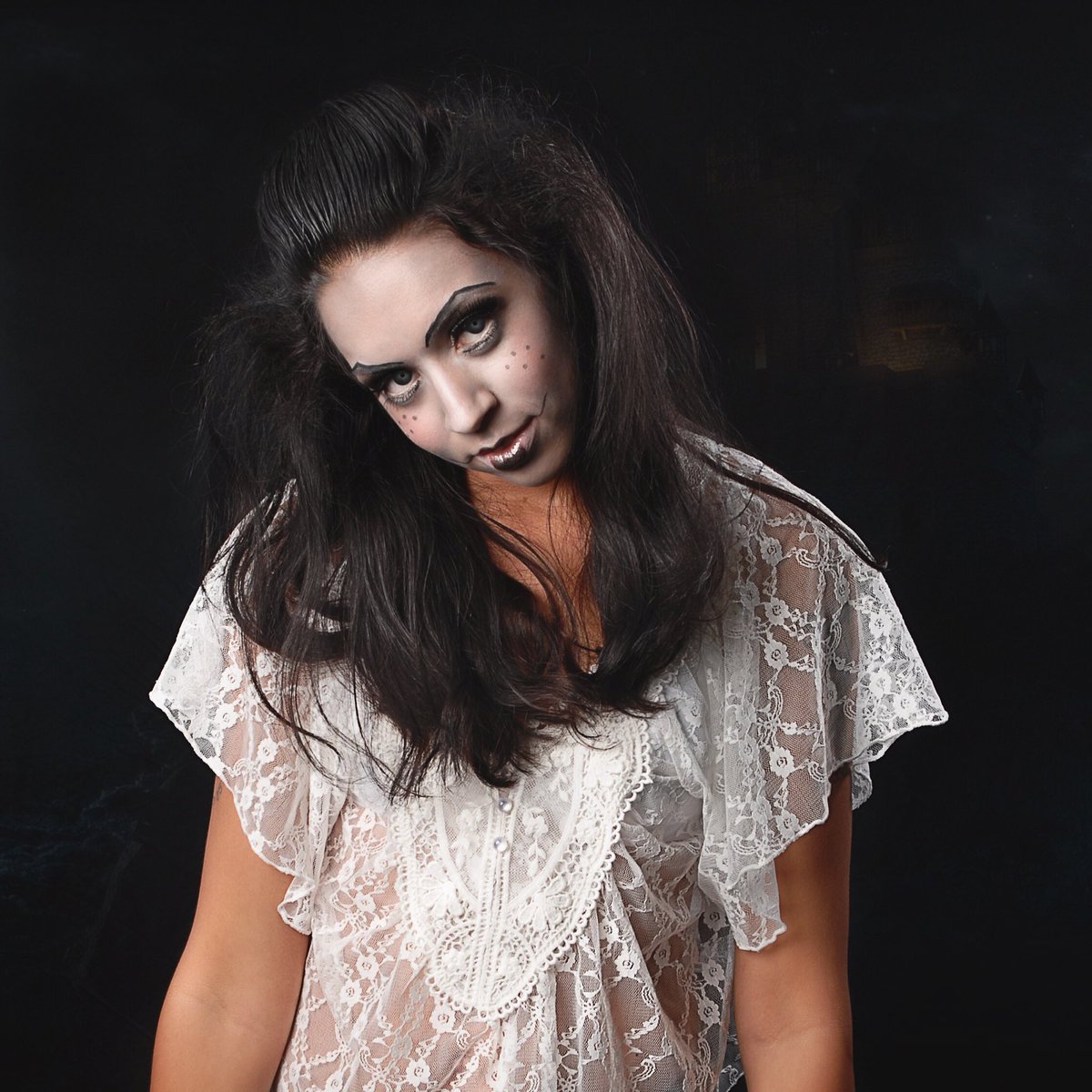 JCov_net's tweet photo. Dead Dolly
Model: Martha
Photographer: J.Cov
Hair &amp; MakeUp: Aline 

#HappyHalloween #DeadDolly #Photoshoot #MakeUp #Halloween #Art https://t.co/qObPxTe2nL