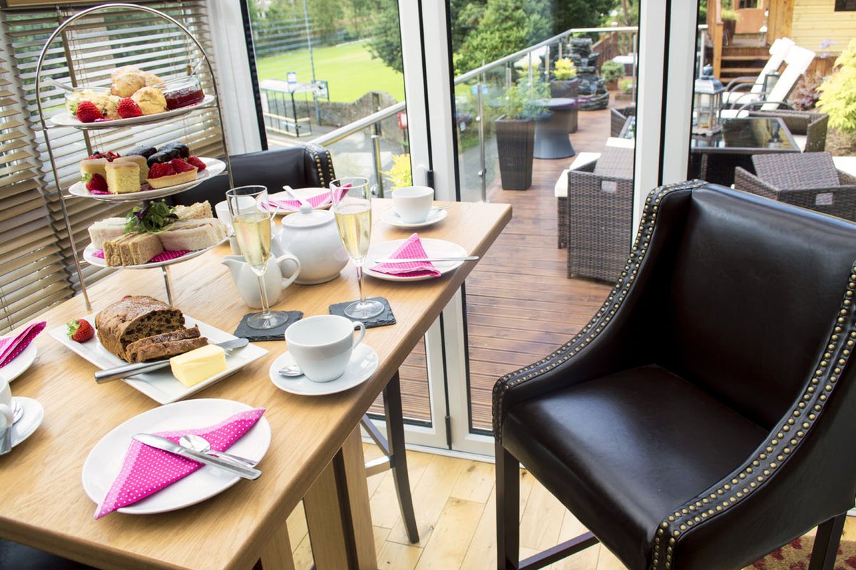 Corpcottages's tweet photo. Looking for the right #venue to treat your staff this #xmas Why not add #spatreatments or #chefs meal to your stay? #corporate #employees https://t.co/OqmufvMAm7
