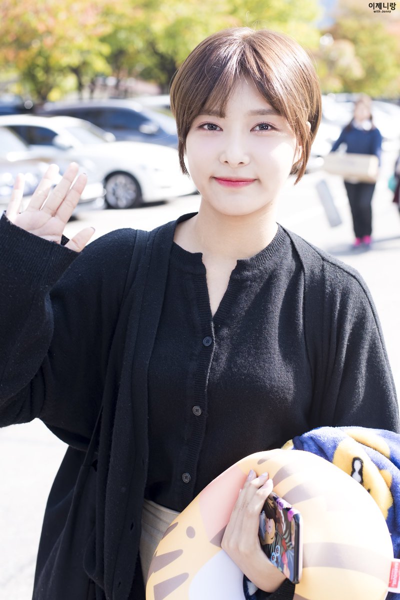 2soyul's tweet photo. 171023 불후의명곡 출근 #다이아 #DIA #제니 #JENNY #이소율 @dia_official https://t.co/QWLTWBmTh4