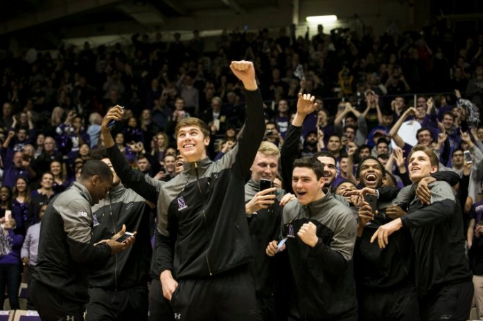 suntimes_sports's tweet photo. Northwestern checks in to AP Top 25 basketball poll for 1st time ever #collegebasketball #NUbasketball
https://t.co/5P4zRMeXQN https://t.co/Doiyc0uRzO