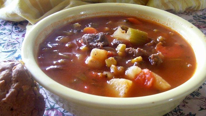 Healthy soup for kids to help make with an adult. Perfect for the colder months. ow.ly/58pD305EOeI #healthy #recipe #kids