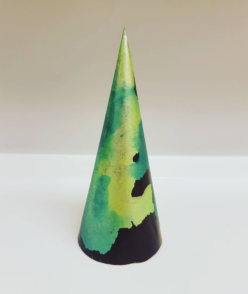 🎄Christmas is on its way! We are thrilled by @InTruffleWeTrus pastry team’s tree chocolate made with #Valrhona #Caraïbe &amp; #Jivara! 😍🍫