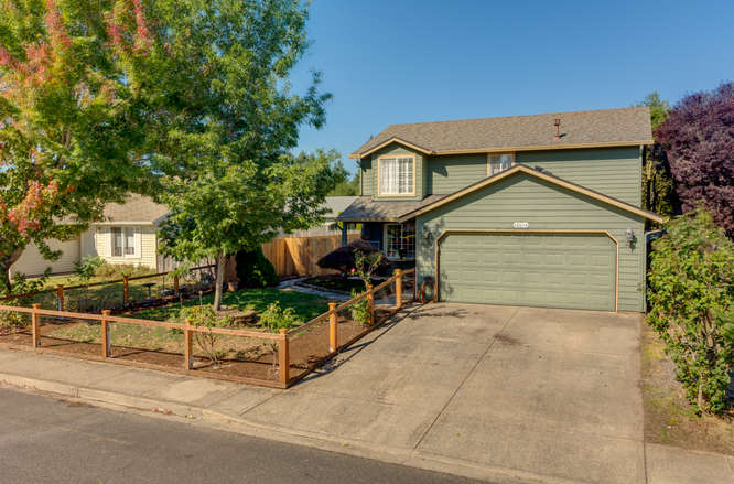 SWBGroup's tweet photo. Open house this Saturday, 11/4 from 12-3 PM! Swing by & tour this lovely home in #Vancouver! MLS #17338957 #openhouse #realestate #kniperealty #swbrealestategroup https://t.co/EZK9EJKvey https://t.co/IMGWk74y0s
