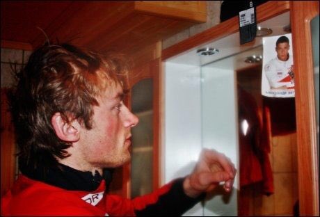 DarioPuppo's tweet photo. Northug può strappare la sua foto che aveva appeso sulle specchio del bagno? Squalifica a vita x #Legkov e tolto l'oro nella 50km di Sochi https://t.co/jzDTENuQIp