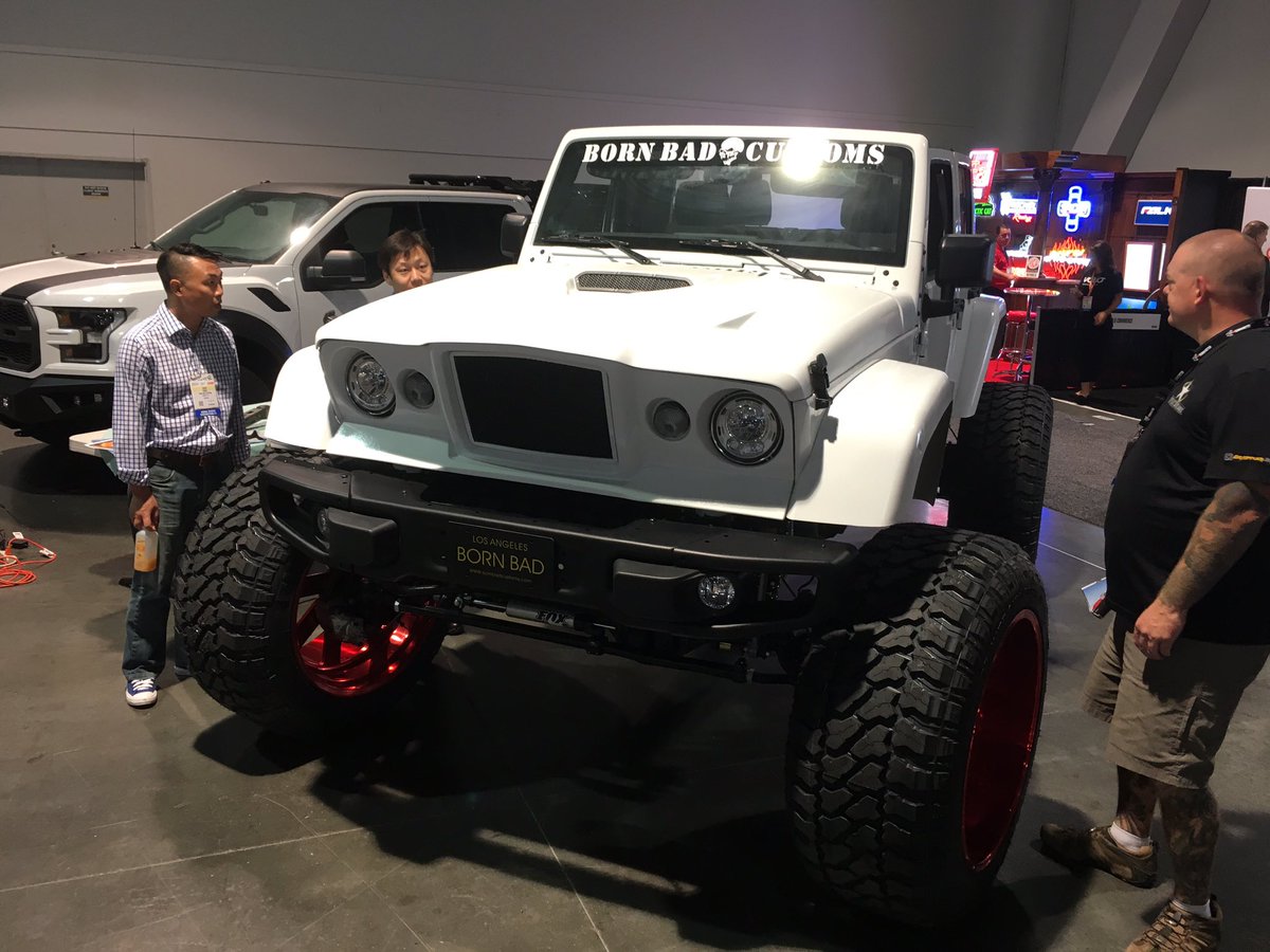 Let's start our #SEMA2017 coverage off with this portal-axle beast JKU.