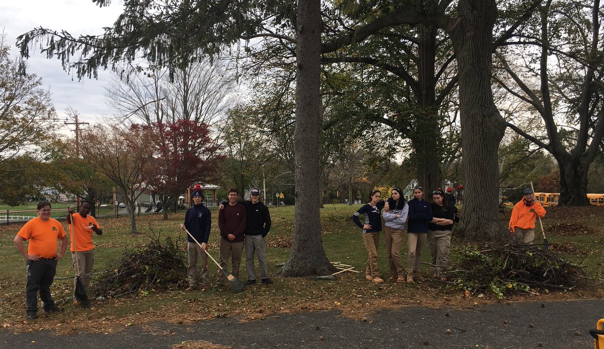ETHSLandscape's tweet photo. Nothing like healthy competition to make storm cleanup fun Girls vs Guys-who gathered more? An unbiased judge called a tie- thanks Mr.Wood! https://t.co/w72a4QPho1