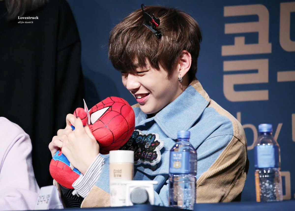 lovestruck_1210's tweet photo. 171021 콜드브루 팬싸인회 #강다니엘 #다니엘 #워너원 #WannaOne 

https://t.co/6OOfMIS63C
https://t.co/6V64t21sB4
https://t.co/7ggkiJ3mzv
https://t.co/hnjO17CPY2 https://t.co/vpUNBrKbZl