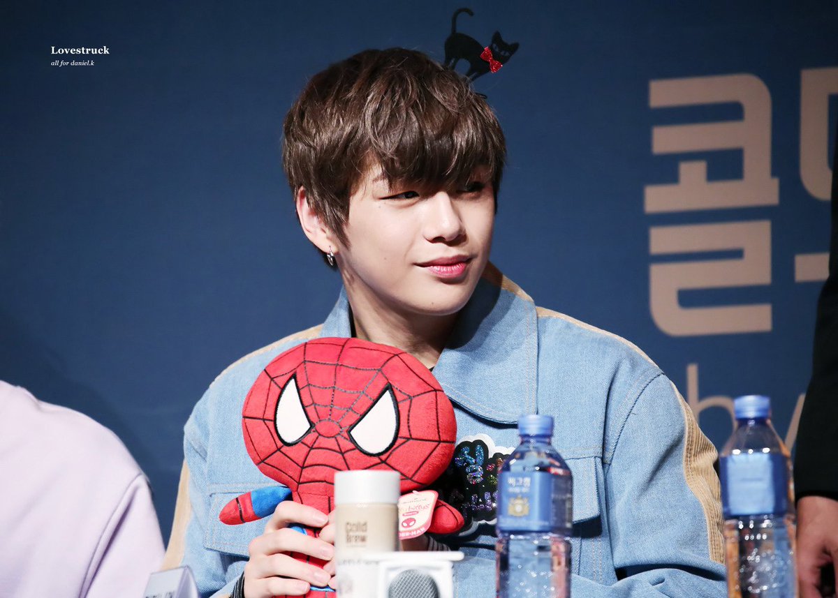 lovestruck_1210's tweet photo. 171021 콜드브루 팬싸인회 #강다니엘 #다니엘 #워너원 #WannaOne 

https://t.co/6OOfMIS63C
https://t.co/6V64t21sB4
https://t.co/7ggkiJ3mzv
https://t.co/hnjO17CPY2 https://t.co/vpUNBrKbZl
