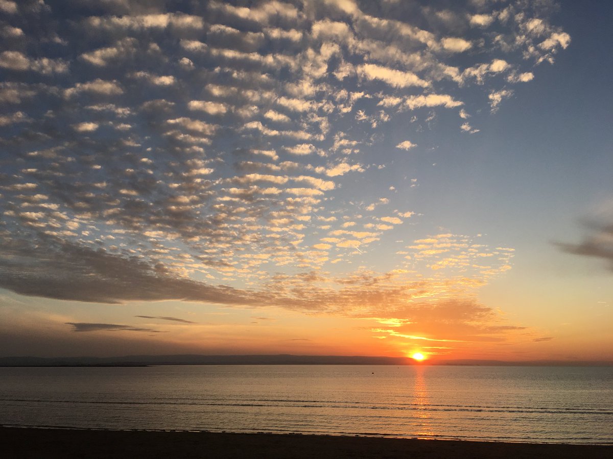 Good evening for a dog walk <a href="/DamienBoydBooks/">Damien Boyd</a> #burnhamonsea <a href="/vickybanham/">Vicky Banham</a>