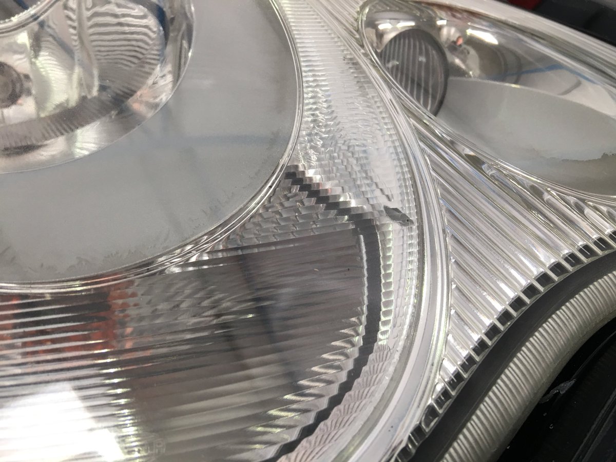 perfectionvalet's tweet photo. Ok, so my method for the headlights.
6000 Trizact 3M pad by hand to flatten ‘level’ the surface. Machine polish with a cutting pad and paste then refine with a finishing paste and pad. @AdamTowler @evomagazine #evofastfleet https://t.co/ynNpmPcN2p