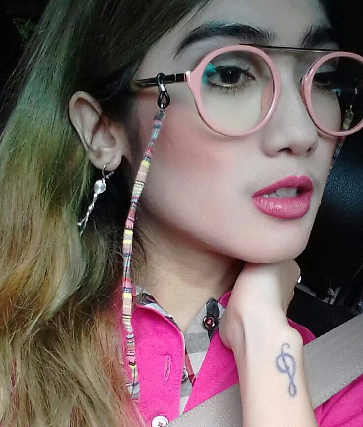 revimariska993's tweet photo. [ #broken #Glazz 😢😢😴👑 ,.. ] #Revi 👏👏💩👝👽💍👗👗💌👑 ,.. [ #EffectCamera #tooouudz 👑 ,.. ] https://t.co/bYwumpquOS