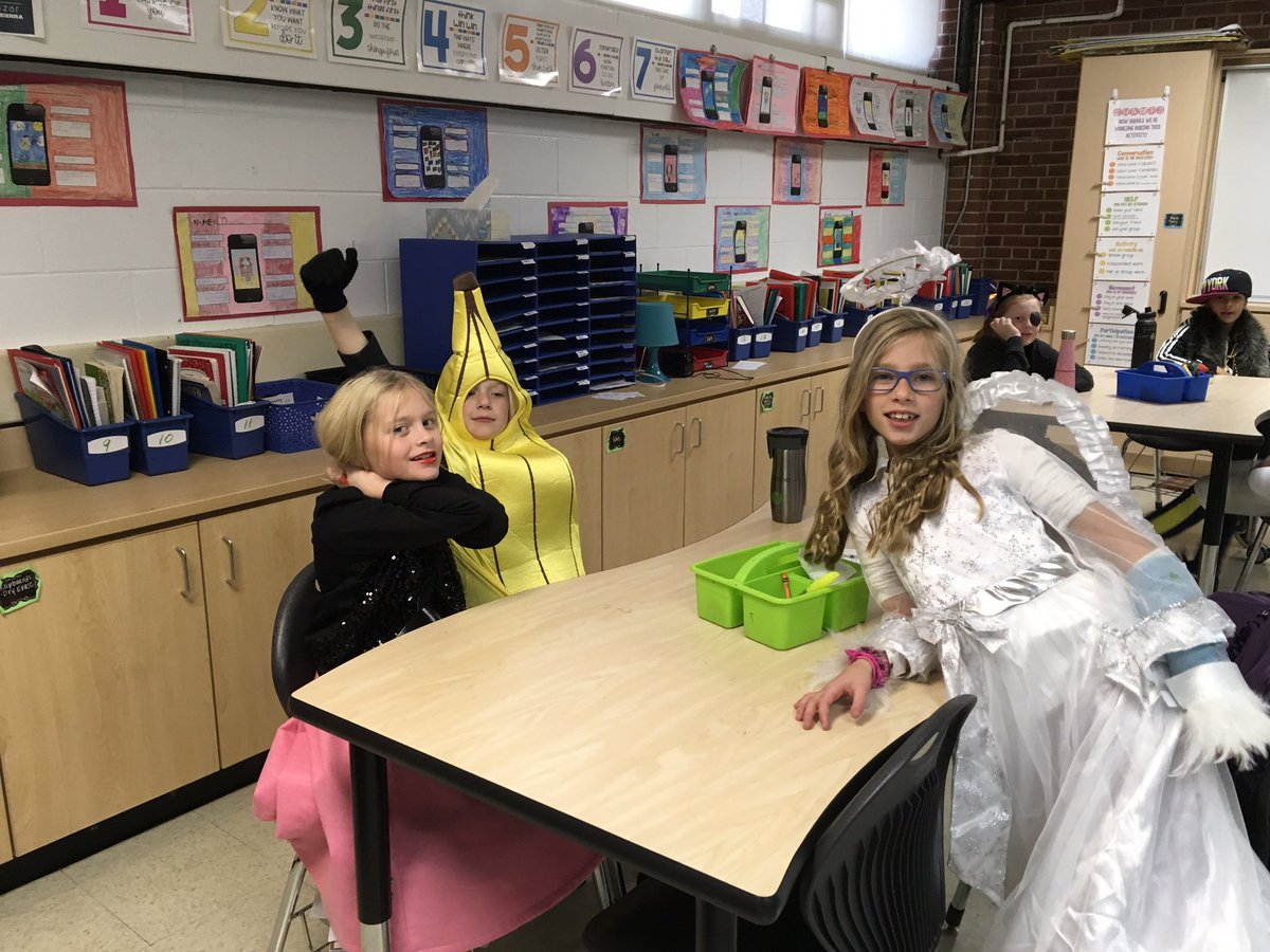 Ms_Ward_'s tweet photo. Halloween! #wardwal109 #wal109 #Engage109 https://t.co/tBZR92Xpaq