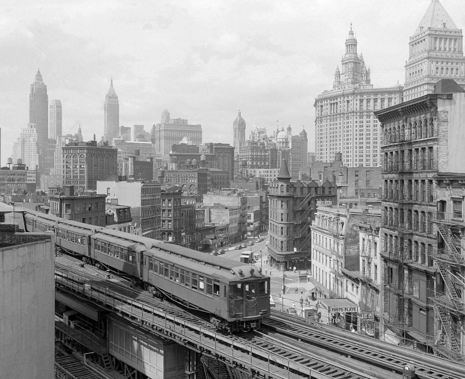 loouisfernandes's tweet photo. New York il y a un siècle 
1920’s https://t.co/9LPC9mVjrw