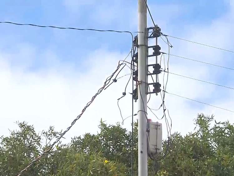 gnpbcom's tweet image. Homem morre ao cair de poste enquanto tentava roubar fios de cobre em Campina - GNPB