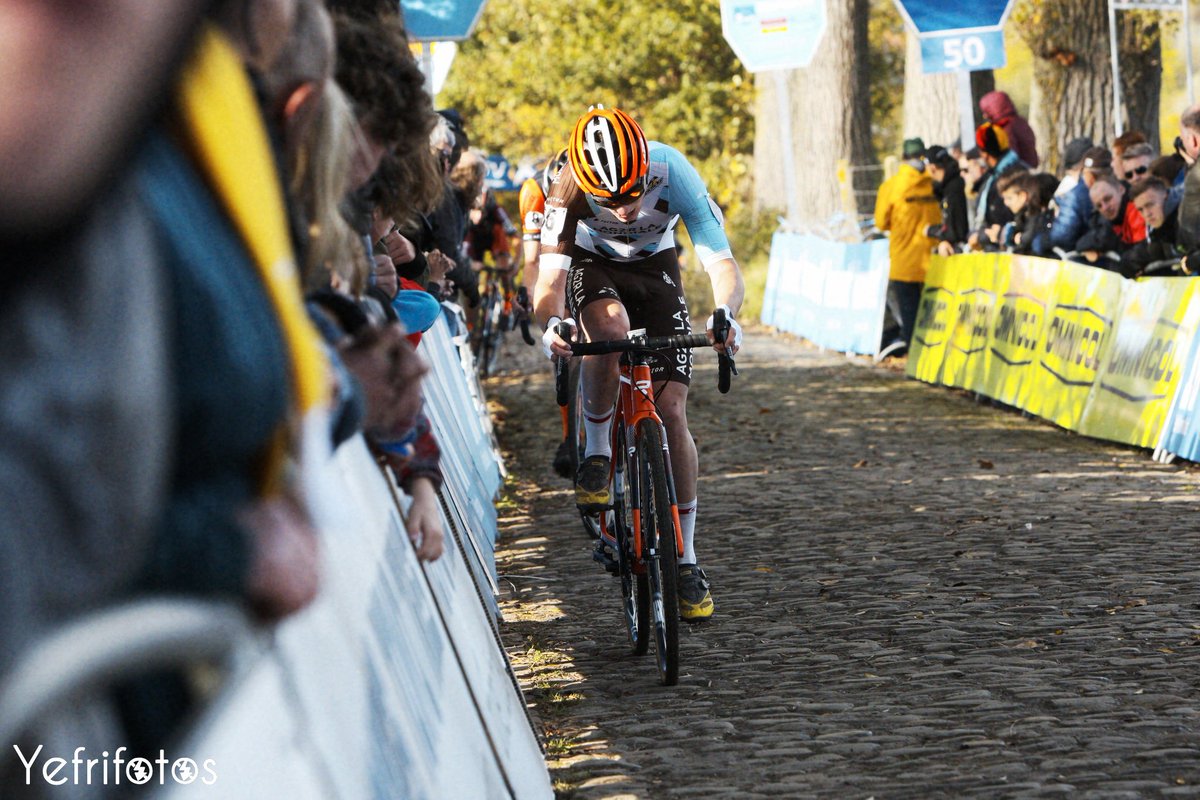 #Koppenberg | Quelle performance de <a href="/PigeonHugo/">pigeon hugo</a> 6ème ! #Cyclocross