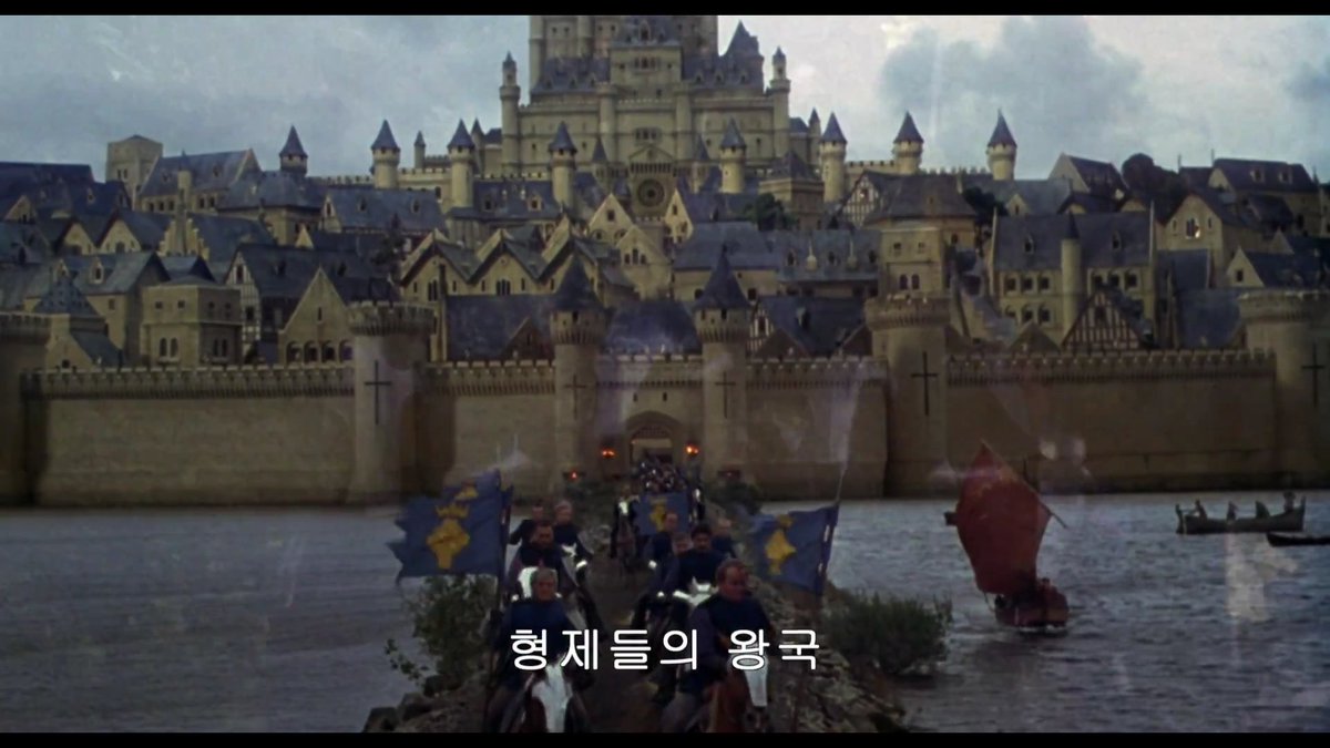 부모님 영향도 무시 못하는거 같습니다. 어릴때 아버지께서 주말저녁에 명작영화 하는거 있으면 같이 보자고 부르셨었는데, 그 중 하나가 First...