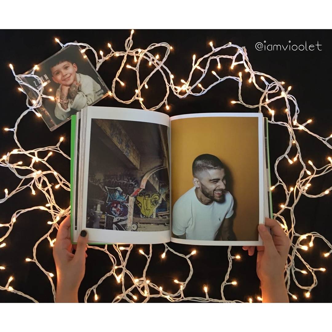 zquadslove's tweet photo. I JUST LOVE TO READ YOUR BOOK 
@ZAYNMALIK 

TNXX FOR YOUR ADORABLE BOOK AND ALBUM 

#1YearOfZAYNBook :) 

#PopCraveJingleBellsAwards ZAYN https://t.co/YoM8kf1O7X